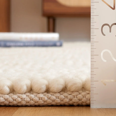 Safavieh Natura 4'-0" x 6'-0" Rug in Ivory