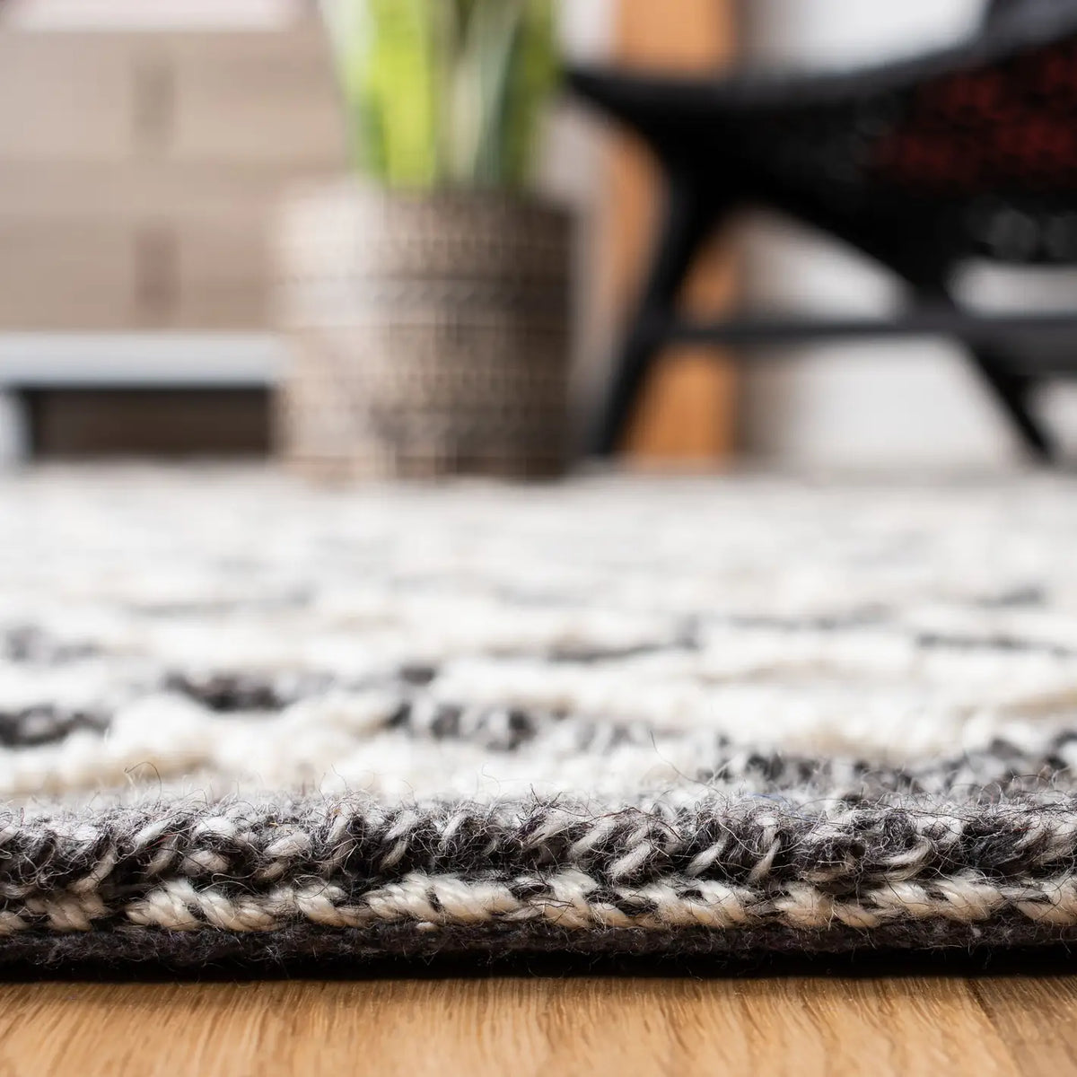 Safavieh Trace 4'-0" x 6'-0" Rug in Dark Grey / Light Grey