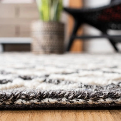Safavieh Trace 4'-0" x 6'-0" Rug in Dark Grey / Light Grey