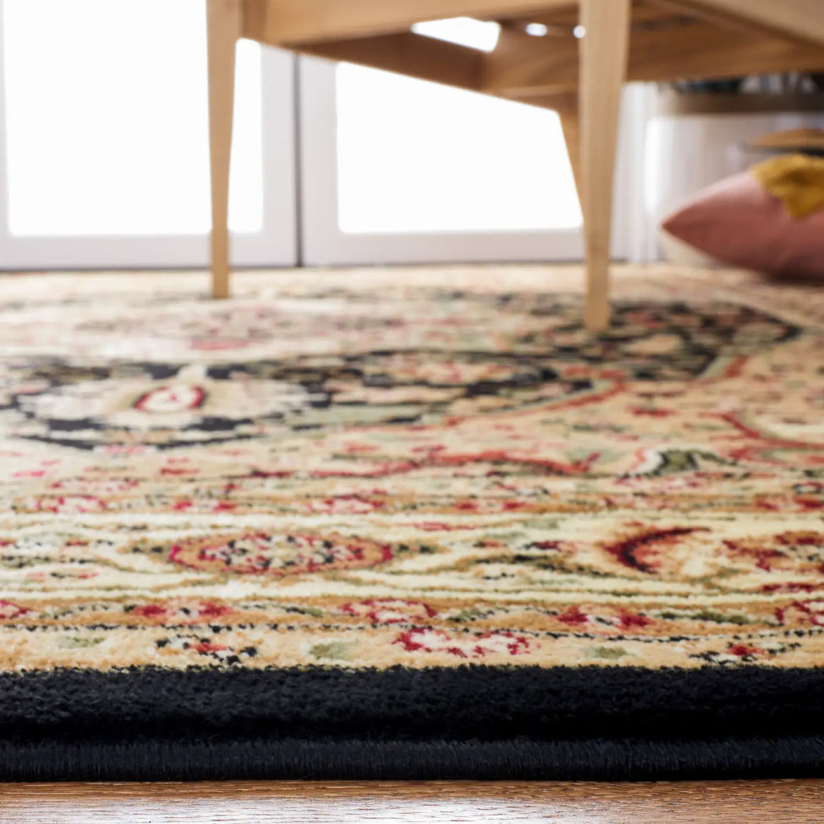 Safavieh Lyndhurst 4'-0" x 6'-0" Rug in Black / Beige