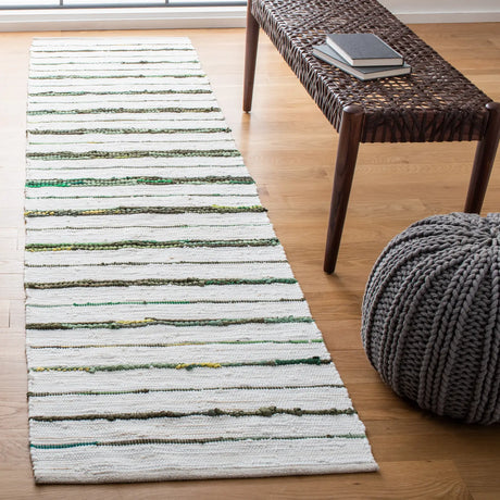 Safavieh Montauk 2'-3" x 9'-0" Rug in Green / Ivory
