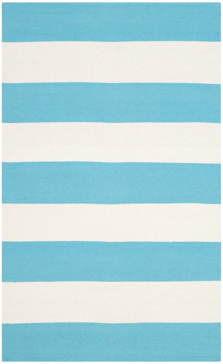 Safavieh Montauk 2'-6" x 4'-0" Rug in Turquoise / Ivory