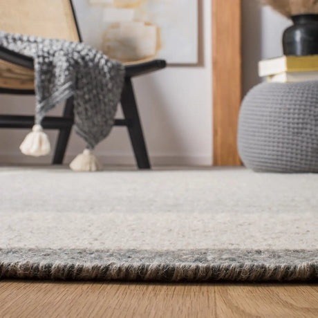 Safavieh Kilim 4'-0" x 6'-0" Rug in Ivory / Grey