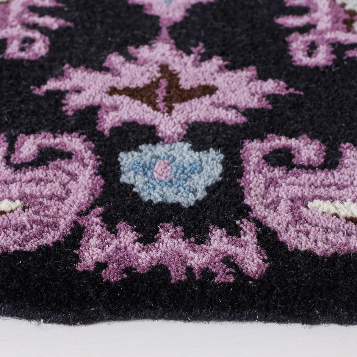 Safavieh Bellagio 5'-0" x 5'-0" Rug in Ivory / Black