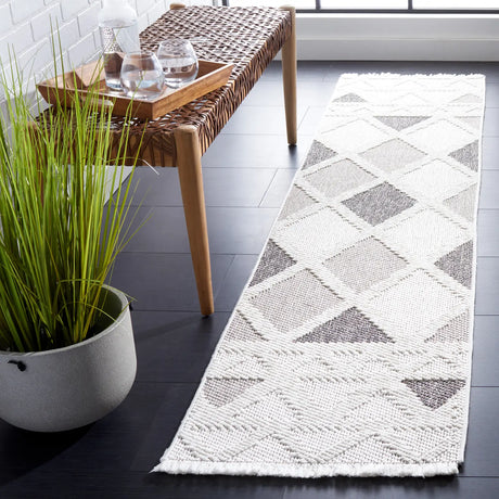 Safavieh Lotus 2'-0" x 8'-0" Rug in Ivory / Dark Grey