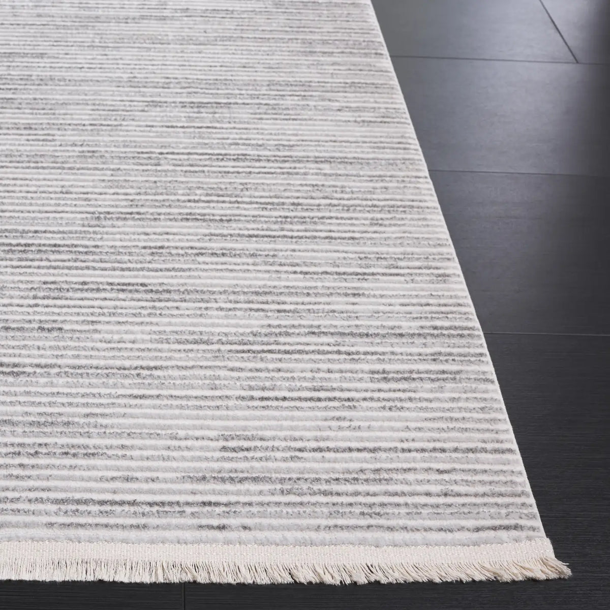 Safavieh Whisper 4'-0" x 6'-0" Rug in Light Grey / Ivory