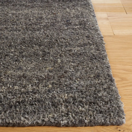 Safavieh Himalaya 4'-0" x 6'-0" Rug in Grey