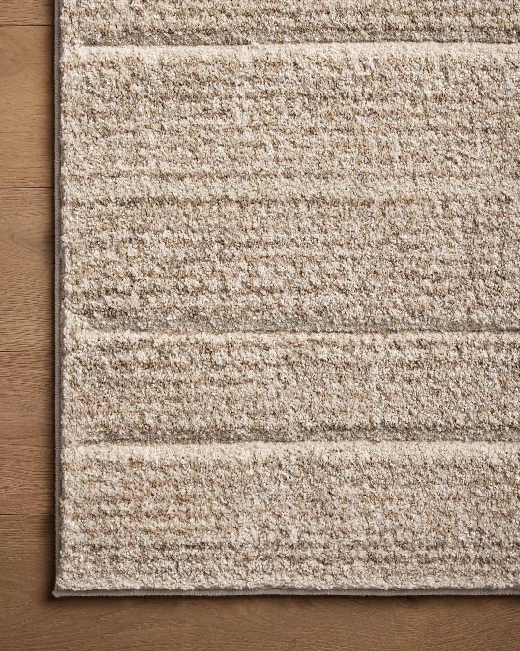 Loloi Silas Sla-03 Oatmeal/Clay Rug - corner on wood
