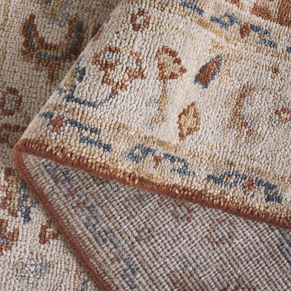 Safavieh Samarkand 6'-0" x 9'-0" Rug in Rust / Beige