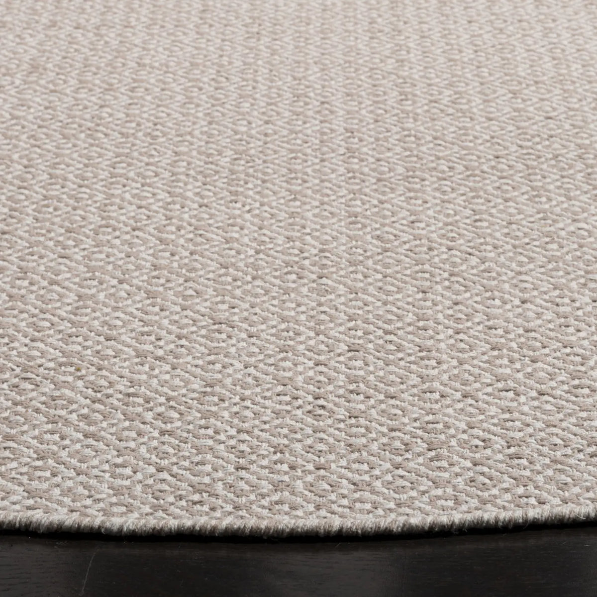 Safavieh Montauk 6'-0" x 6'-0" Rug in Ivory / Beige