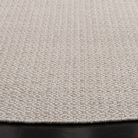 Safavieh Montauk 6'-0" x 6'-0" Rug in Ivory / Beige