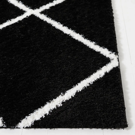 Safavieh Tahoe Shag 4'-0" x 6'-0" Rug in Black / White