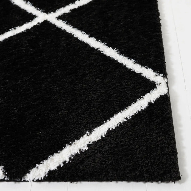 Safavieh Tahoe Shag 4'-0" x 6'-0" Rug in Black / White