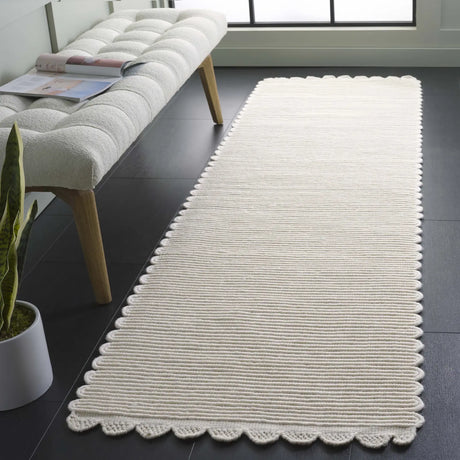 Safavieh Montauk 2'-3" x 8'-0" Rug in Ivory