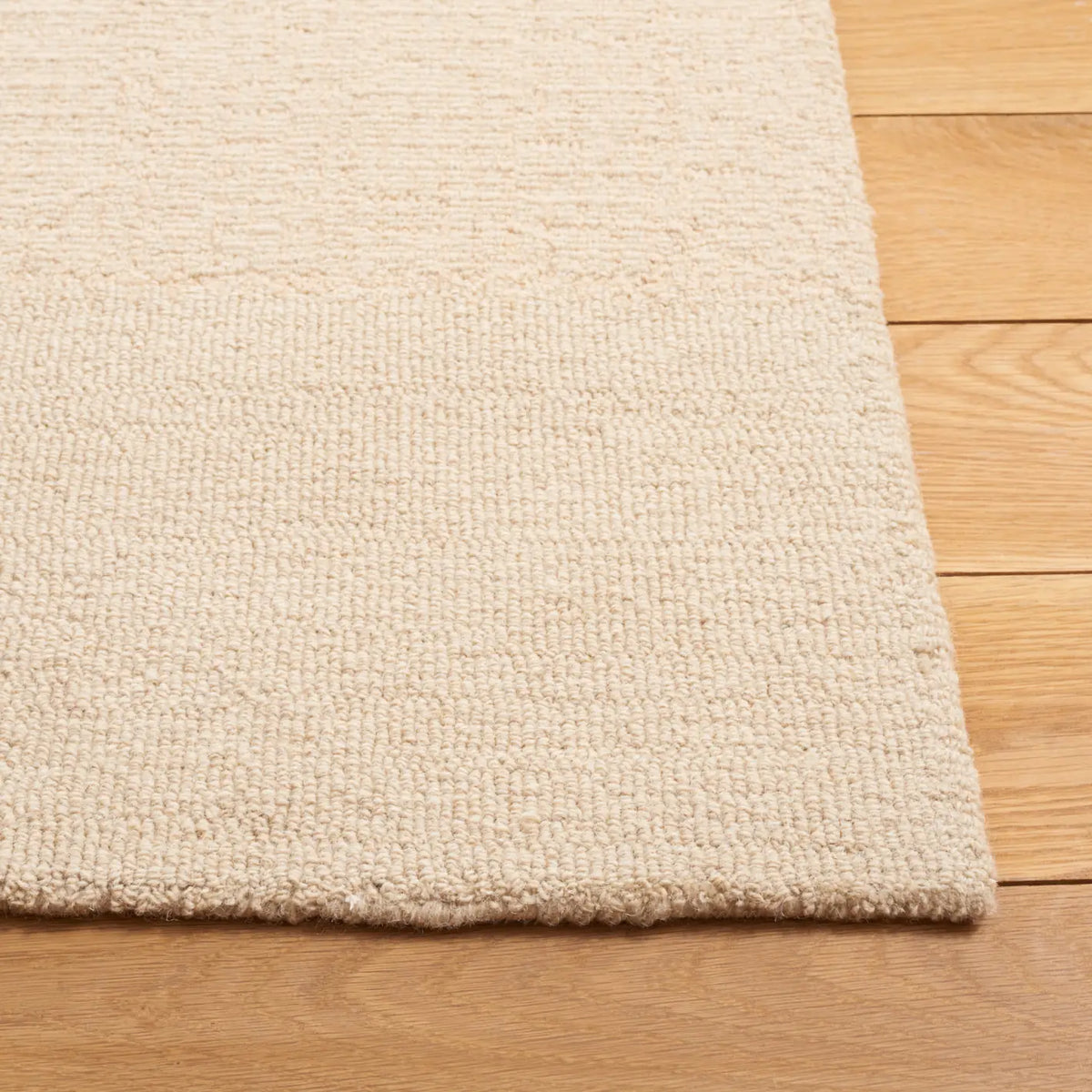 Safavieh Genre 4'-0" x 6'-0" Rug in Beige / Green