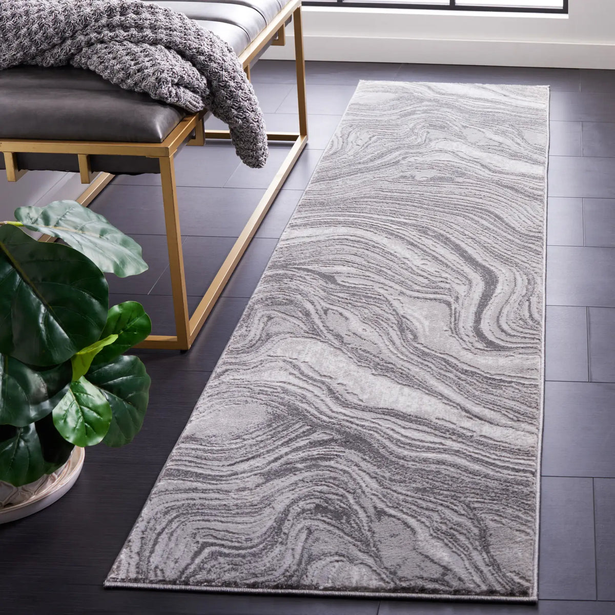 Safavieh Meadow 500 2'-0" x 8'-0" Rug in Grey
