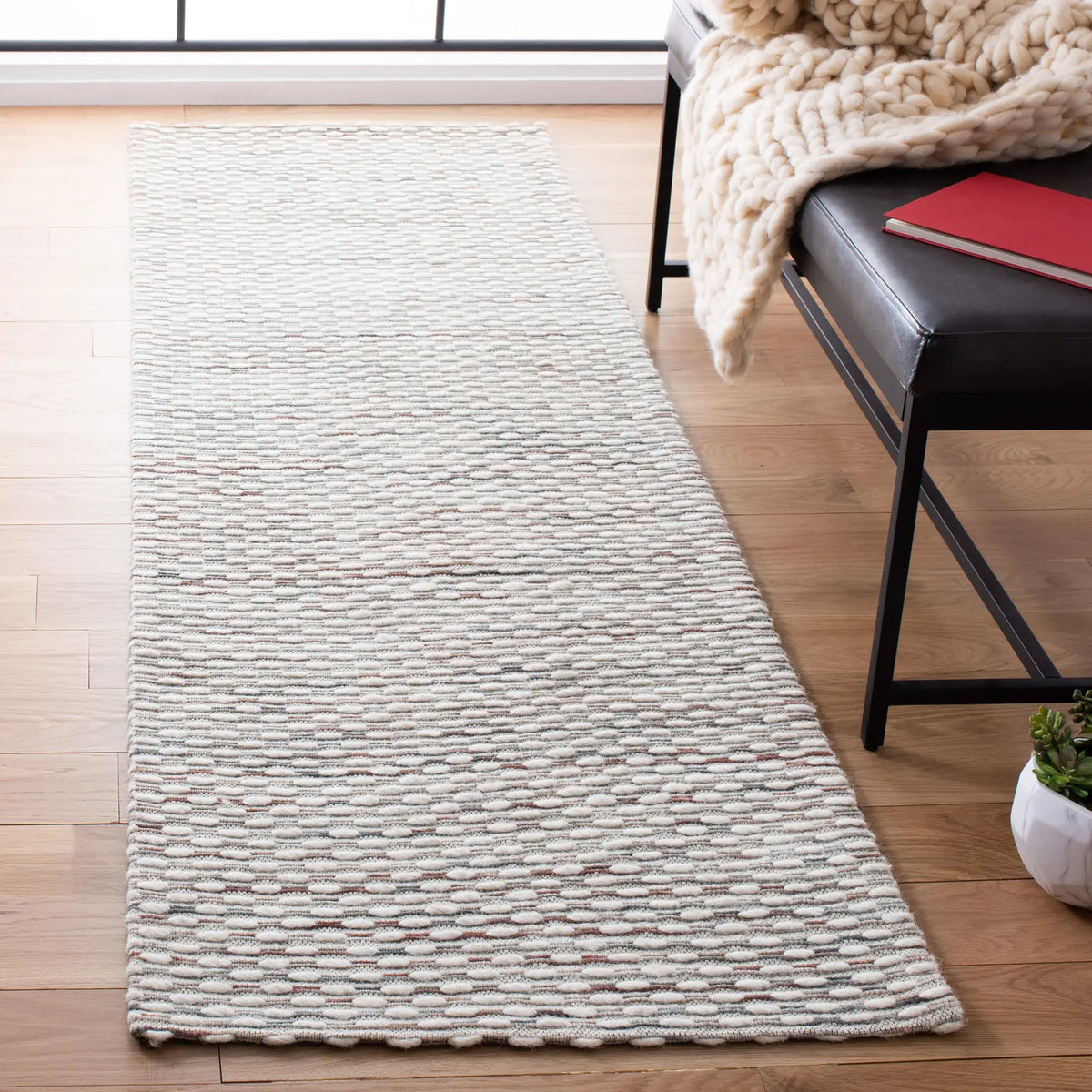 Safavieh Marbella 2'-3" x 6'-0" Rug in Beige / Rust