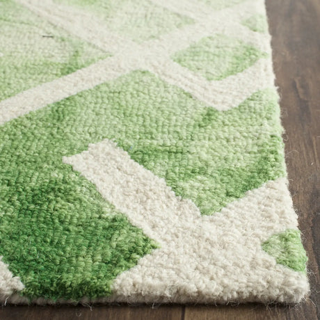 Safavieh Dip Dye 2'-3" x 8'-0" Rug in Green / Ivory