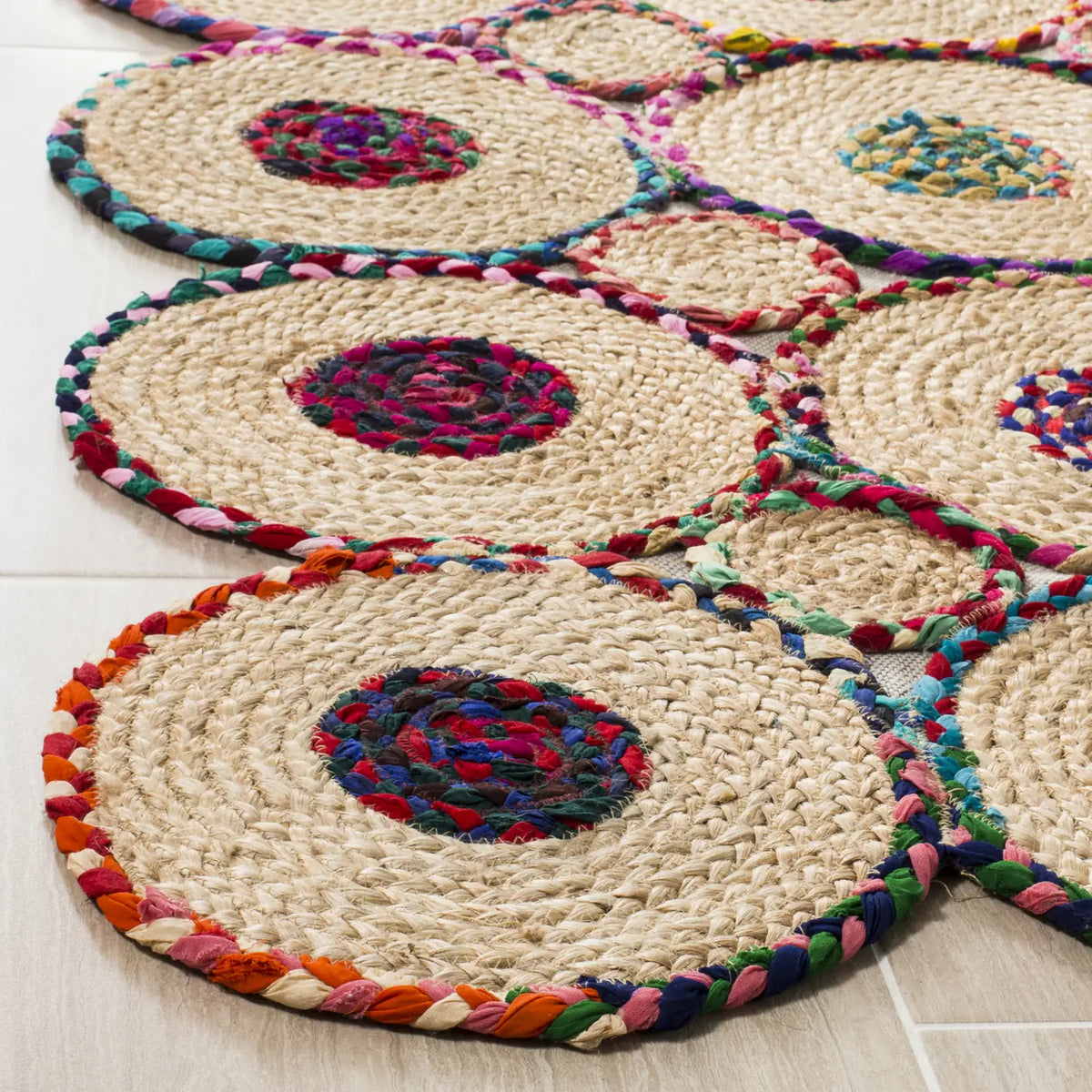 Safavieh Cape Cod 4'-0" x 6'-0" Rug in Red / Natural