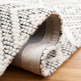 Safavieh Marbella 4'-0" x 6'-0" Rug in Ivory / Black