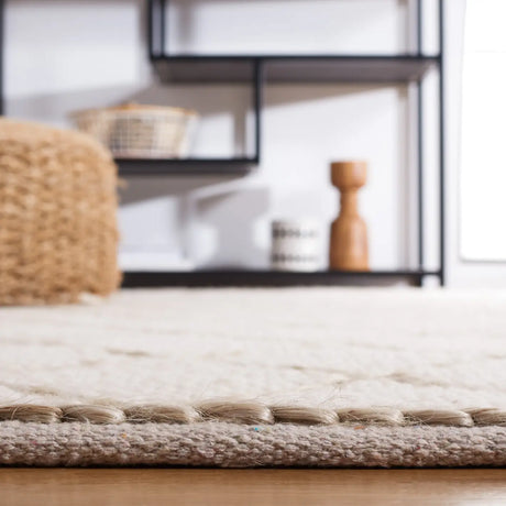 Safavieh Natura 4'-0" x 6'-0" Rug in Ivory / Natural