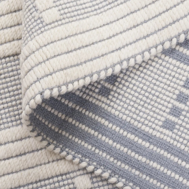 Safavieh Vermont 4'-0" x 6'-0" Rug in Light Blue / Ivory