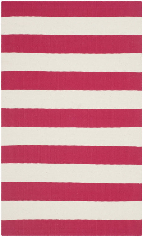 Safavieh Montauk 2'-6" x 4'-0" Rug in Red / Ivory