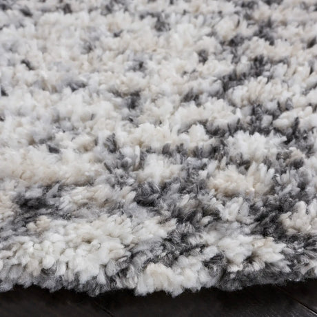 Safavieh Berber Shag 6'-7" x 6'-7" Rug in Charcoal / Grey