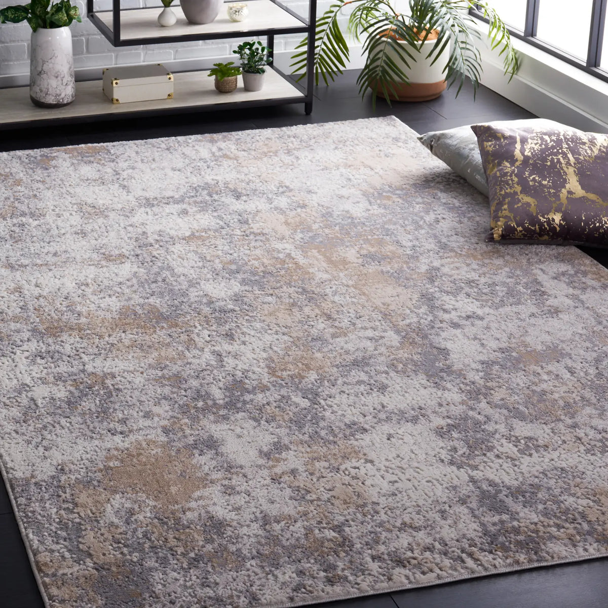 Safavieh Eternal 4'-0" x 6'-0" Rug in Grey / Beige
