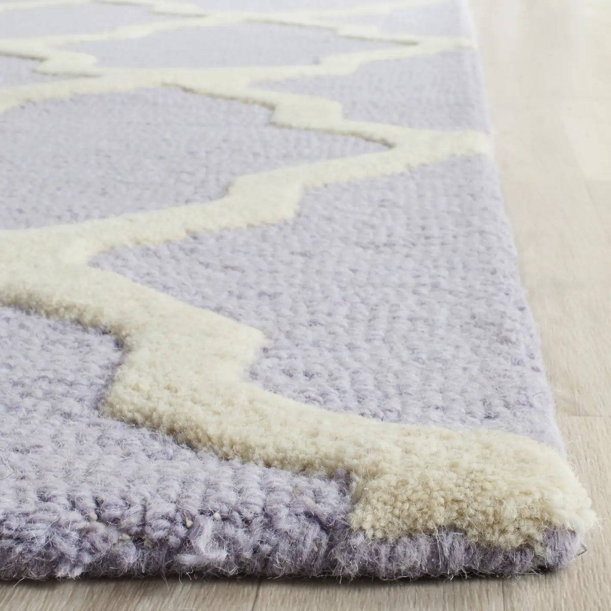 Safavieh Cambridge 5'-0" x 8'-0" Rug in Lavander / Ivory