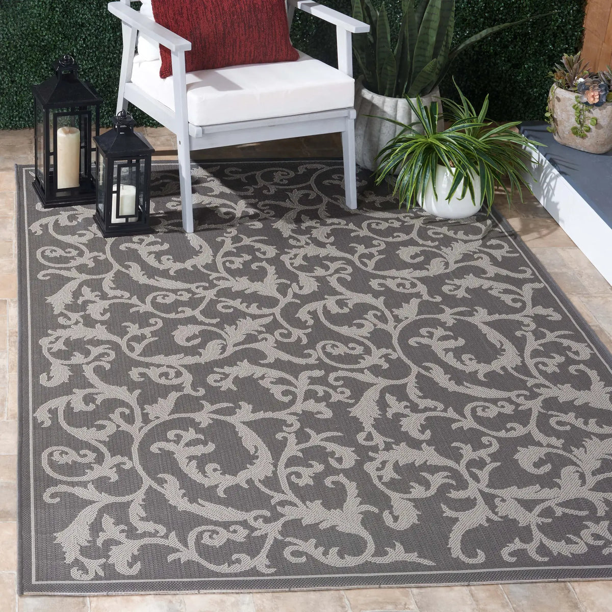 Safavieh Courtyard 4'-0" x 5'-7" Rug in Anthracite / Light Grey