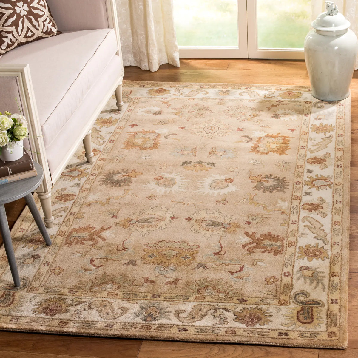 Safavieh Bergama 4'-0" x 6'-0" Rug in Taupe / Ivory