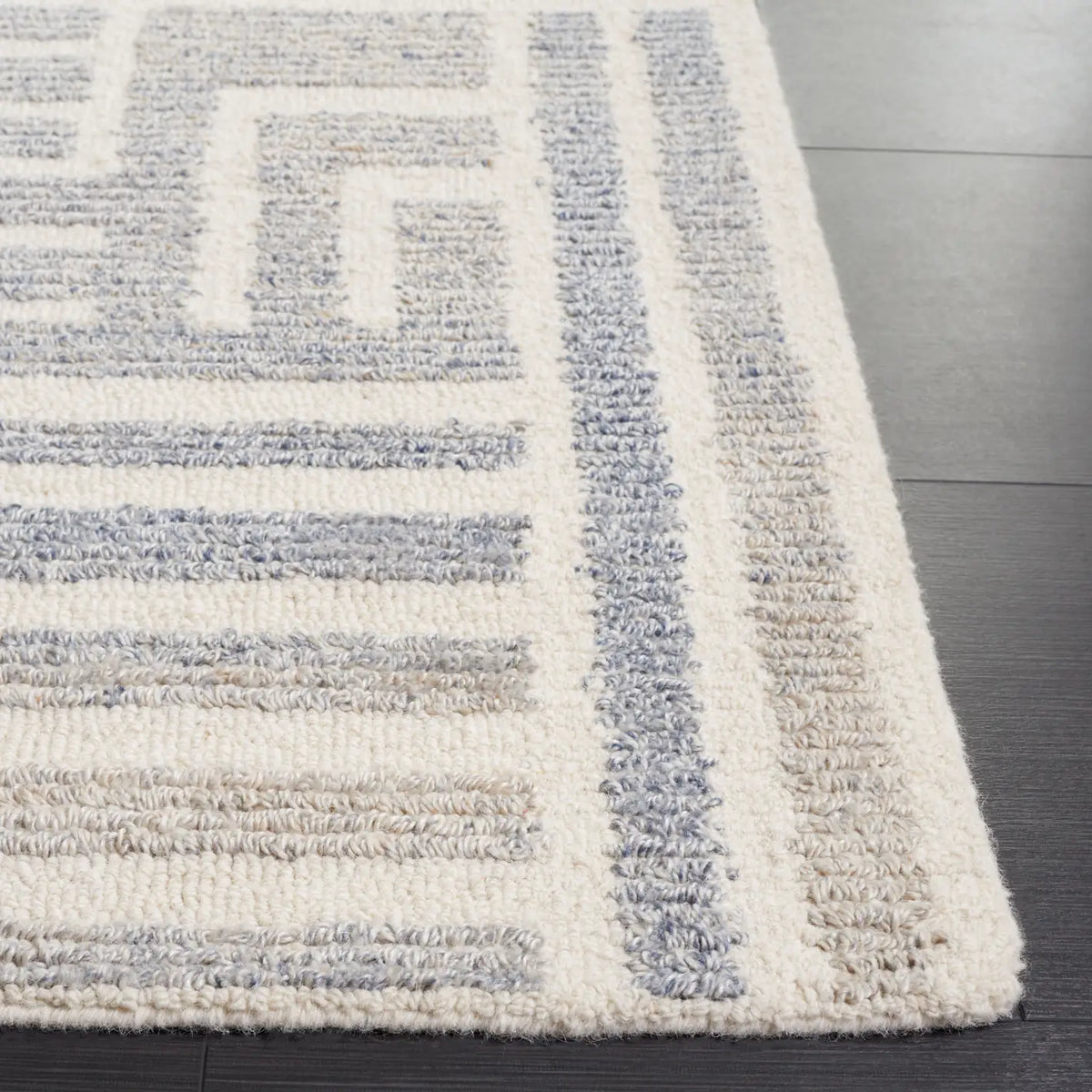 Safavieh Renewal 4'-0" x 6'-0" Rug in Blue / Ivory