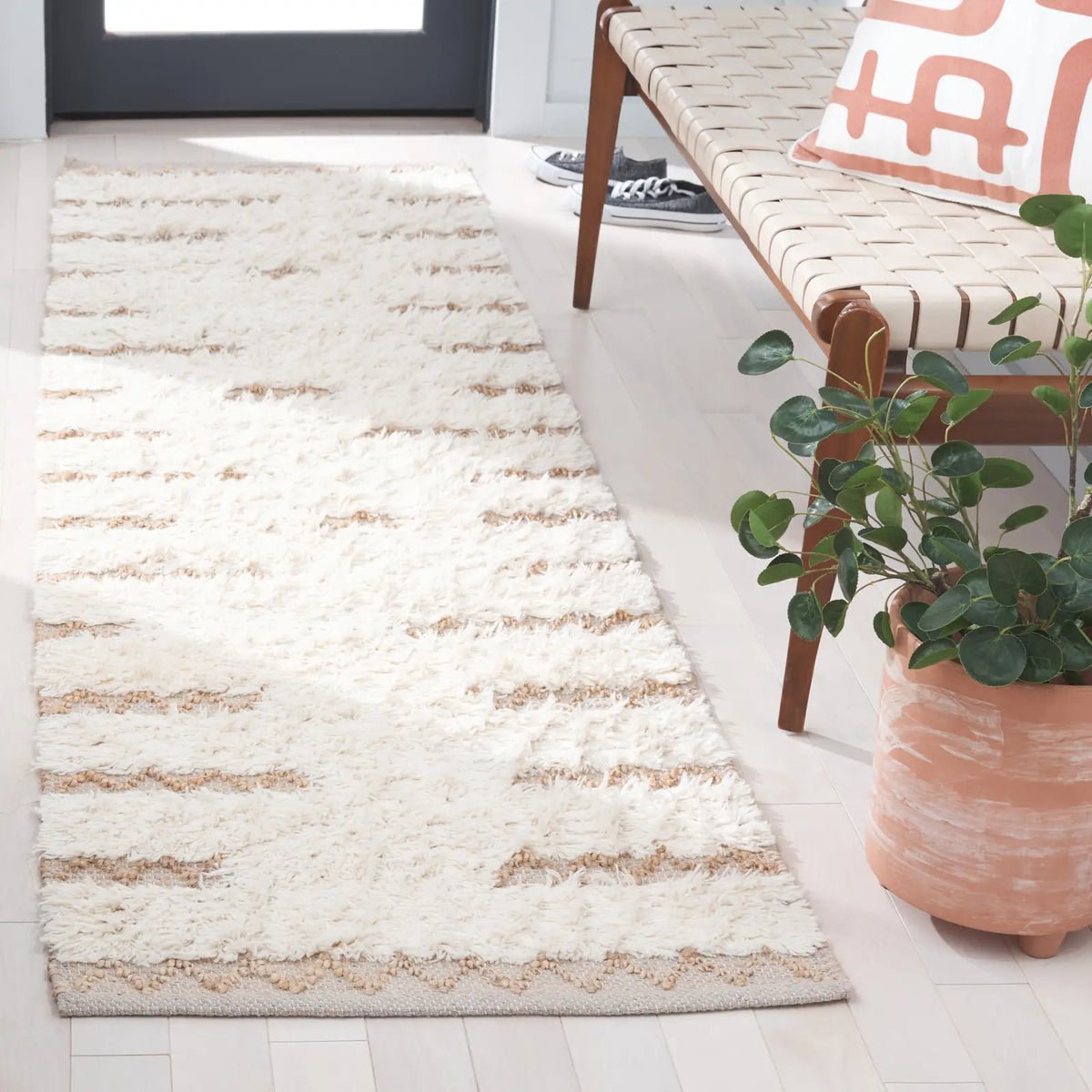 Safavieh Natura 2'-3" x 8'-0" Rug in Ivory / Natural