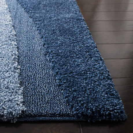 Safavieh Florida Shag 5'-3" x 7'-6" Rug in Dark Blue / Ivory