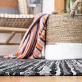 Safavieh Montauk 4'-0" x 6'-0" Rug in Grey / Black