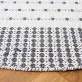 Safavieh Montauk 6'-0" x 6'-0" Rug in Grey / Ivory
