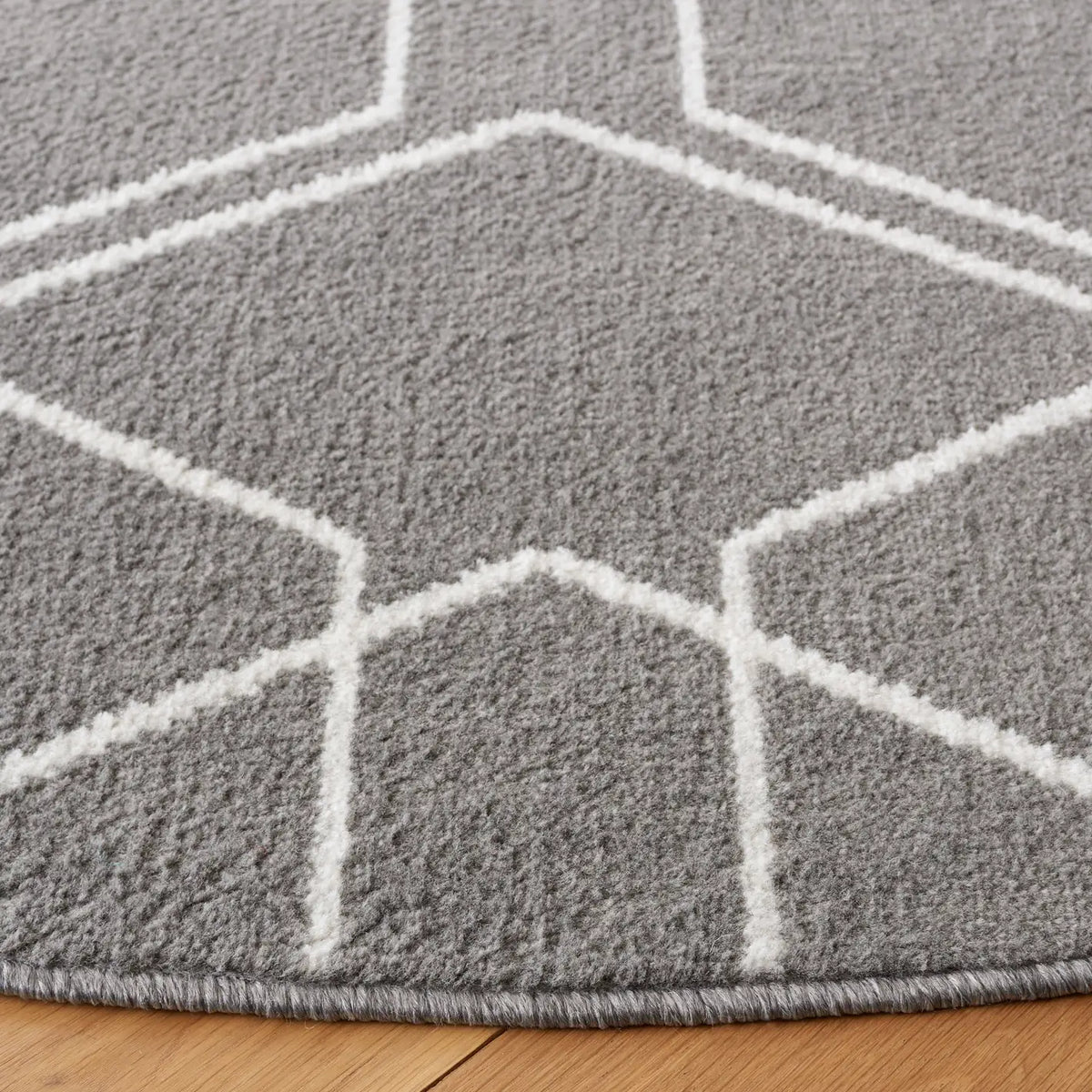 Safavieh Pyramid 6'-7" x 6'-7" Rug in Grey / Ivory