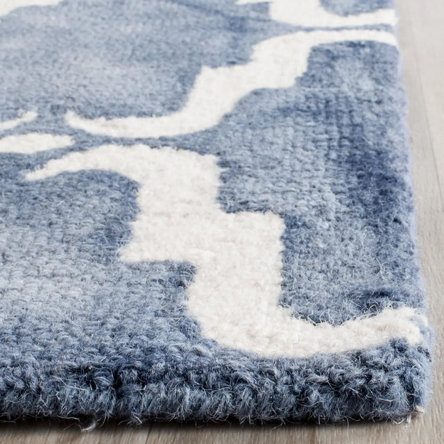 Safavieh Dip Dye 2'-3" x 8'-0" Rug in Navy / Ivory