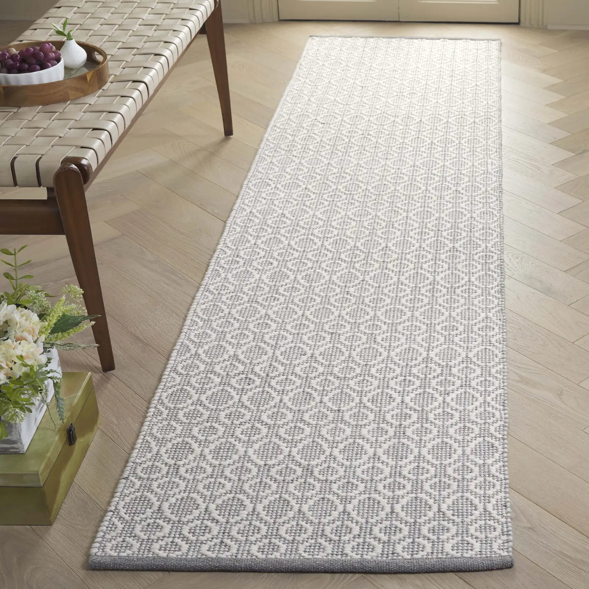 Safavieh Vermont 2'-3" x 9'-0" Rug in Grey / Ivory