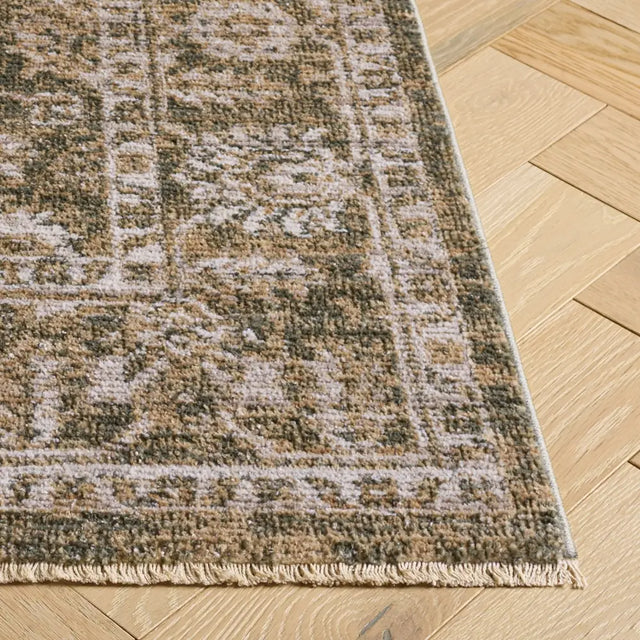 Safavieh Hazel 500 6'-0" x 9'-0" Rug in Green / Beige