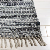 Safavieh Montauk 6'-0" x 9'-0" Rug in Grey / Black