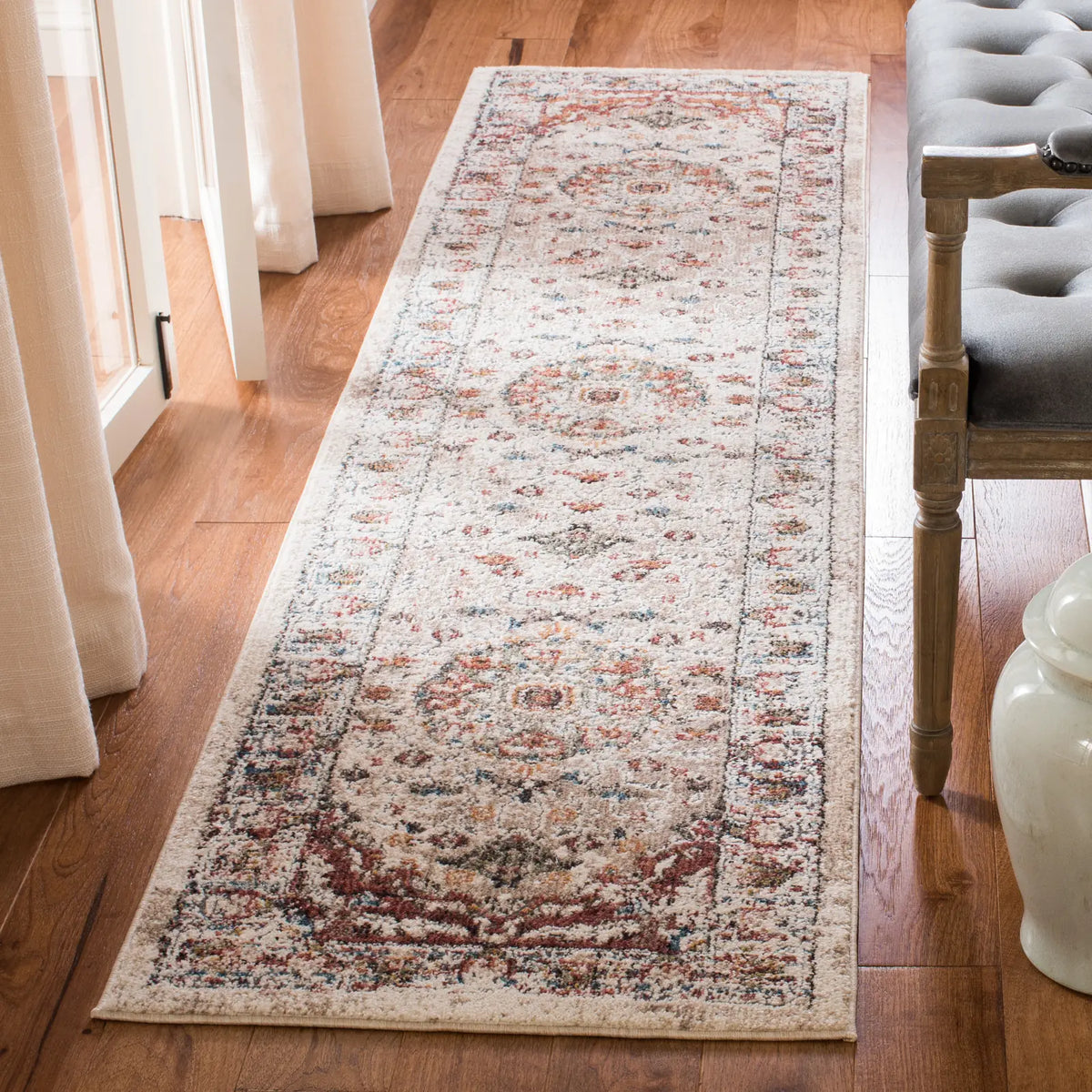 Safavieh Carlyle 200 2'-0" x 8'-0" Rug in Ivory / Gold