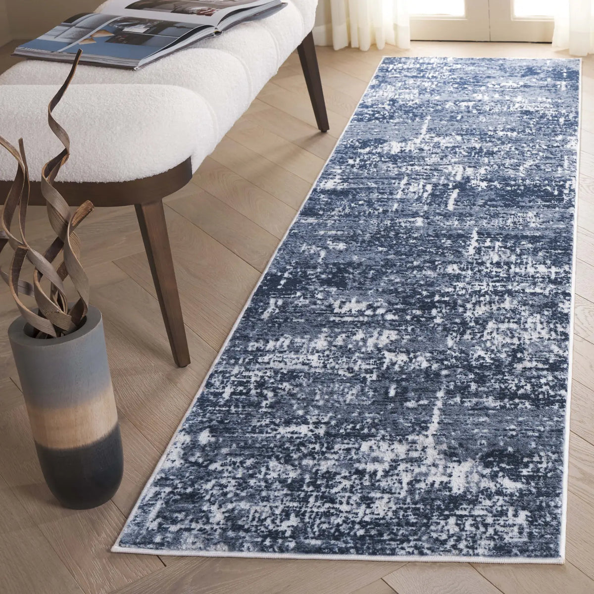 Safavieh Amelia 700 2'-2" x 10'-0" Rug in Ivory / Dark Blue