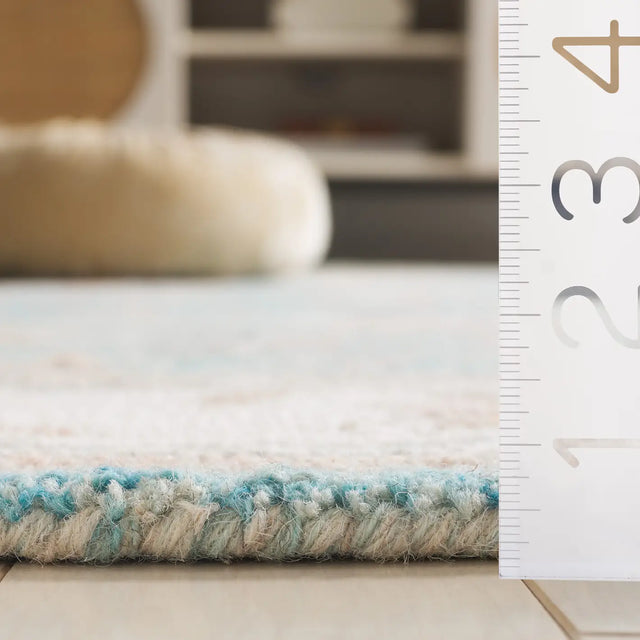 Safavieh Heritage 4'-0" x 6'-0" Rug in Light Blue / Ivory
