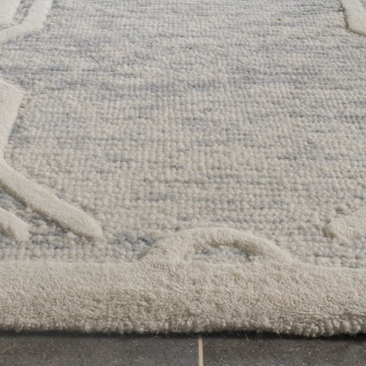 Safavieh Cambridge 8'-0" x 10'-0" Rug in Light Grey / Ivory