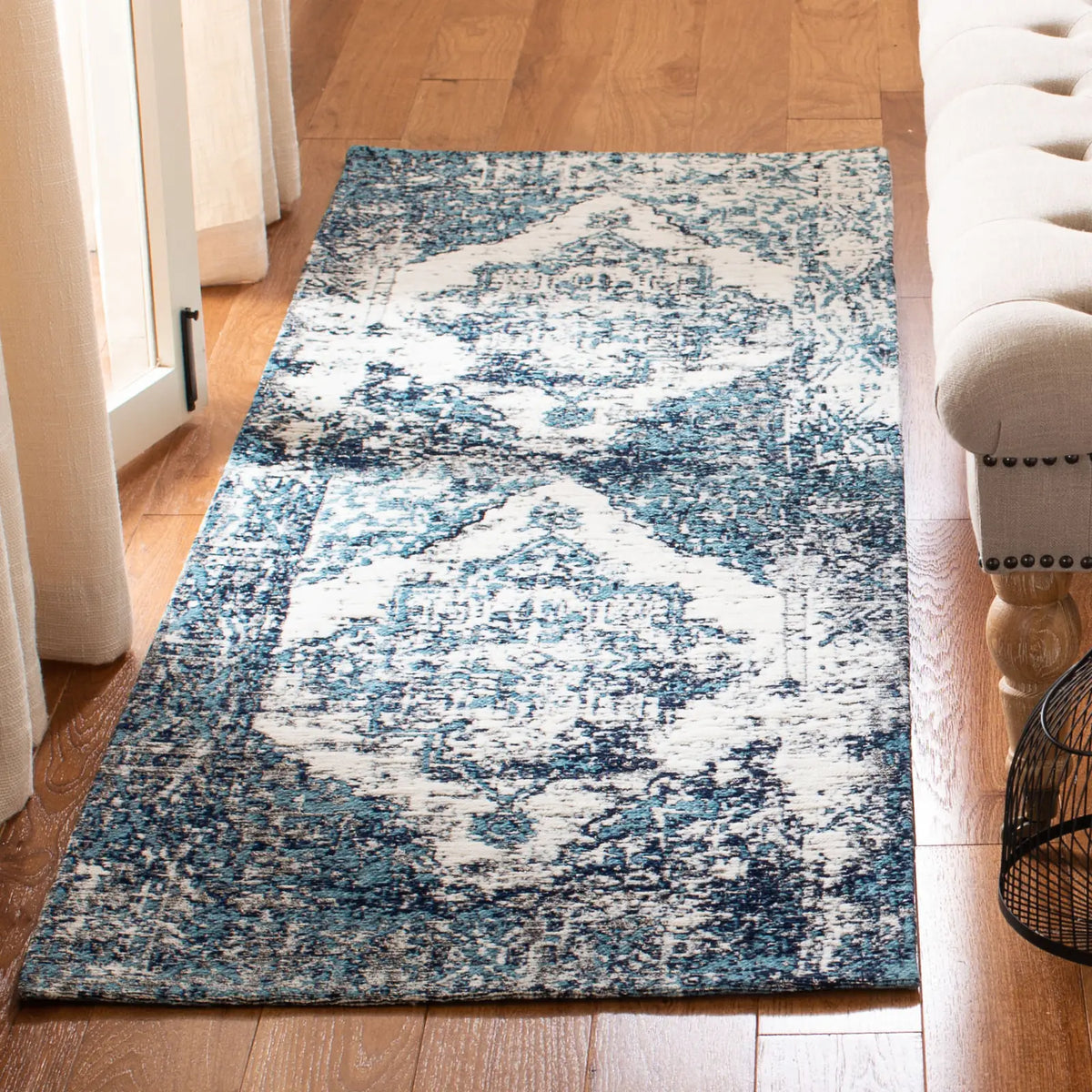 Safavieh Classic Vintage 2'-3" x 8'-0" Rug in Blue / Ivory