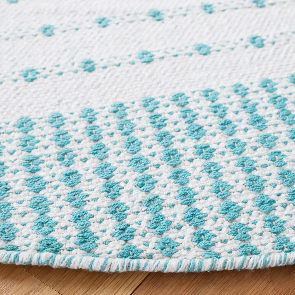 Safavieh Montauk 6'-0" x 6'-0" Rug in Aqua / Ivory
