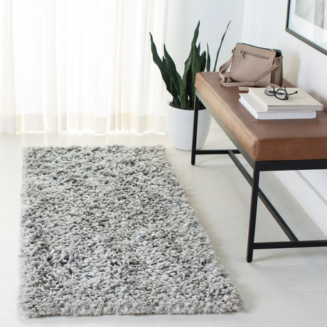 Safavieh Rio Shag 2'-3" x 6'-0" Rug in Grey / Ivory