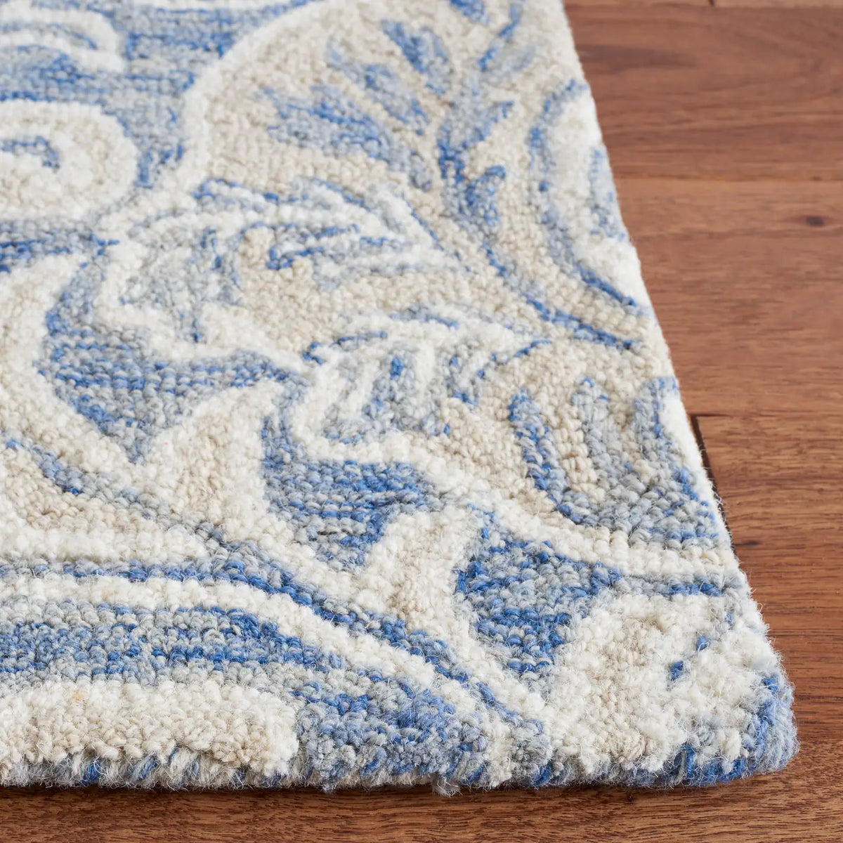 Safavieh Micro-Loop 5'-0" x 8'-0" Rug in Blue / Ivory